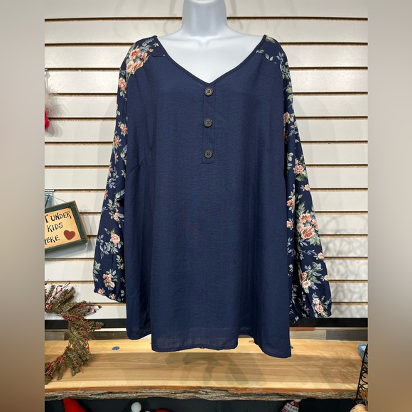 Emery Rose blouse size 5X - Picture 2 of 8